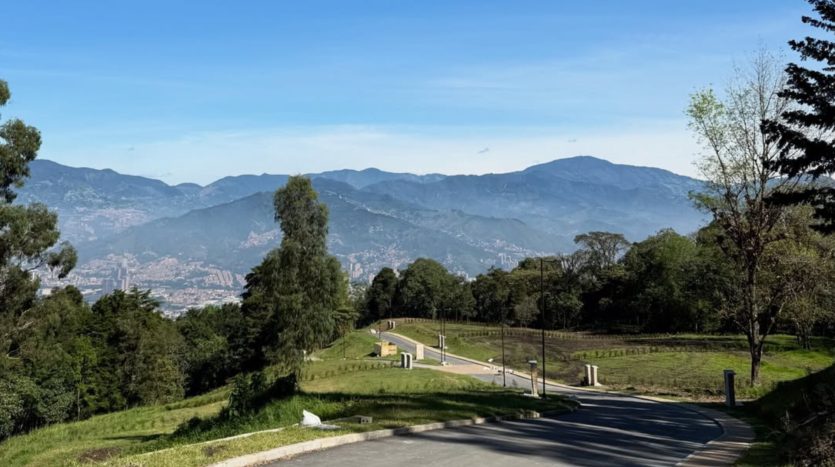 Parcelación Promenade, Lotes en venta en la Transversal de la Montaña Envigado