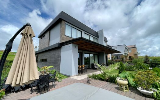 Casa en venta en el Alto De Las Palmas, Sector La Acuarela – Envigado